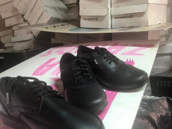 Asociación de Rosarito obsequia 300 pares de zapatos a personas de escasos recursos