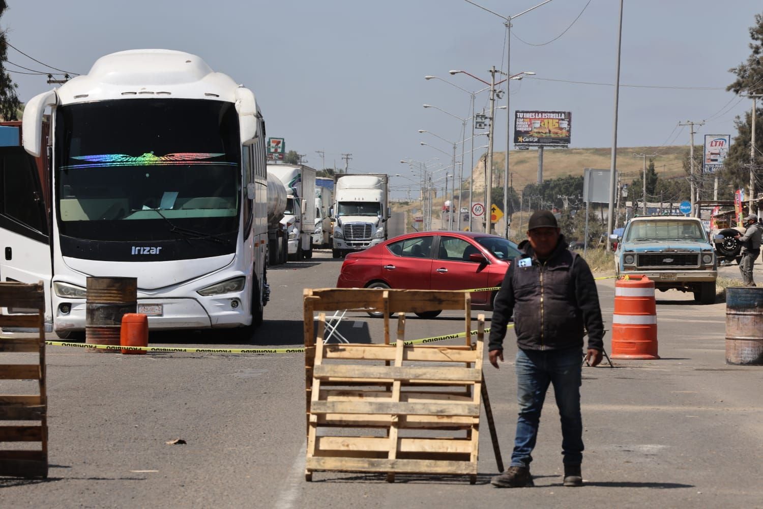 Por segundo día consecutivo los residentes del Maclovio Rojas bloquearon la carretera.