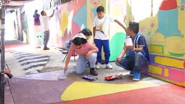 “Más arte y menos propaganda”: vecinos de Tepito transforman carteles de campaña en arte urbano