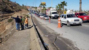 Registran hundimiento en la salida de Colinas de California en Tijuana