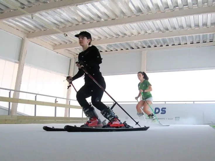 Conoce el simulador de esquí sin nieve: Innovación en los deportes de invierno