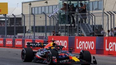 Verstappen supera a Hamilton y logra su quincuagésima victoria en F1