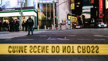 Identifican al autor del tiroteo en Times Square; víctimas evolucionan satisfactoriamente