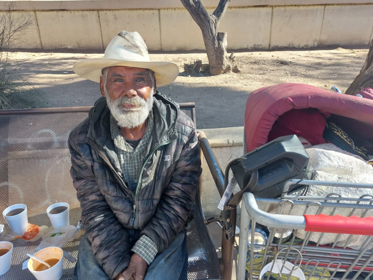 Arturo López Topete, de 68 años de edad, quien vive en situación de calle en Nogales desea contactar a sus familiares que vivían o viven en Ciudad Obregón. | Especial