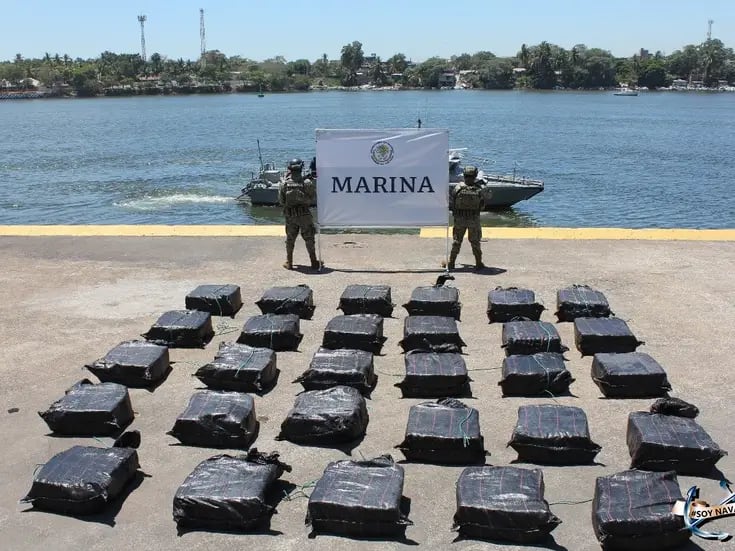 Semar asegura presunta cocaína en las costas de Michoacán