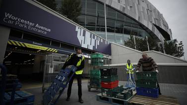 Tottenham pagará a empleados salarios completos 