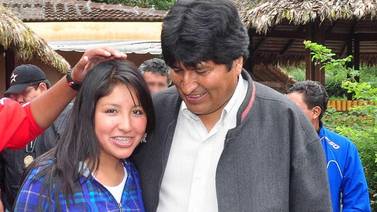 Hija de Evo Morales se salta vacunación y desata polémica