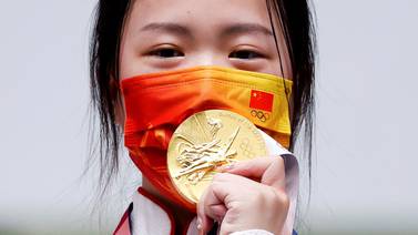 Yang Qian de China consigue la primera medalla de oro en los Juegos Olímpicos de Tokio 2020