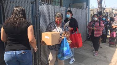 Asociación ‘Corazones bendecidos’ regala despensas a familias pobres de Tijuana