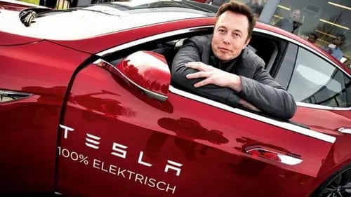 Tesla de Elon Musk en crisis: Los desafíos de un gigante en declive