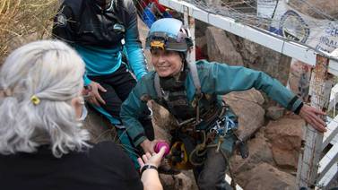 Escaladora española abandona cueva tras 500 días aislada