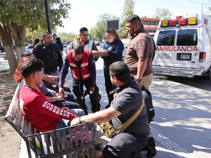 Bomberos y estudiantes realizan ejercicios de primeros auxilios en Hermosillo