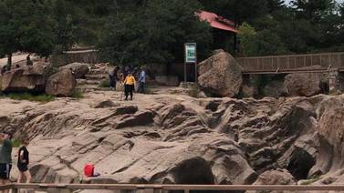Por tomarse ‘selfie’, turista cae de cascada de Basaseachi