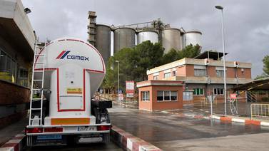 Cemex vende negocio de cemento blanco y una planta en España por 155 mdd