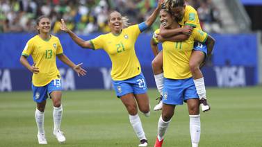 Sin Marta, Brasil golea a Jamaica en su debut mundialista