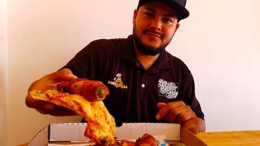 VIDEO | Pizza de pepperoni con su chile jalapeño relleno ¡Para los amantes de la comida "monchosa"!
