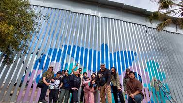 Pintan paloma de la paz en muro fronterizo 