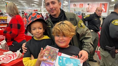 Niños se van de paseo y de compras con policías de San Diego