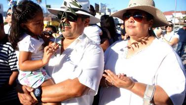 Marchan por la paz en Ensenada