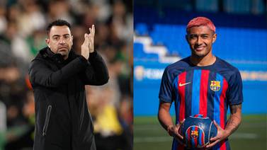 Xavi elogia el trabajo del mexicano Julián Araujo en FC Barcelona: "Muy contento con él"