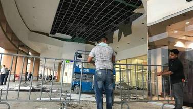 FOTOS: Caen plafones de techo de centro comercial “Patio” tras fuerte lluvia