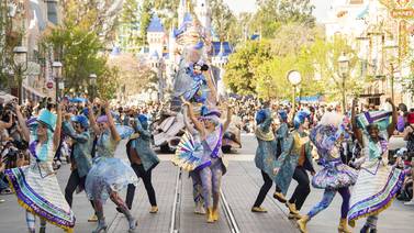 Regresa el desfile Magic Happens a Disneyland Resort