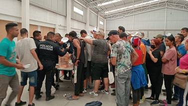 Edomex: Autoridades rescatan a más de 200 migrantes abandonados en bodega