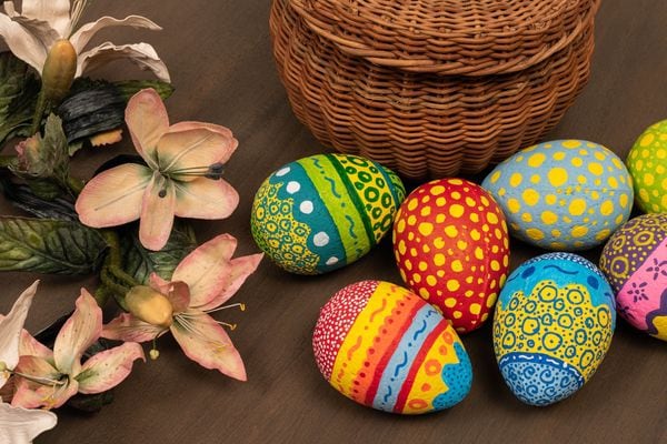 En cuanto a la fecha de la entrega de los huevos de Pascua, tradicionalmente se lleva a cabo el Domingo de Resurrección.