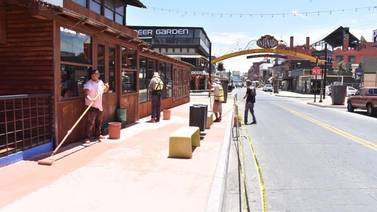 Regularizan en Ensenada 25 negocios que hacen uso de la vía pública