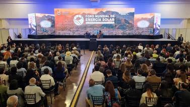 Puede ser México centro de producción de energía solar: Clinton