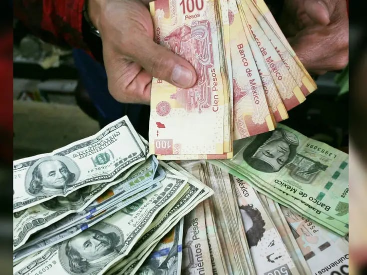 Peso mexicano sube de valor frente a dólar y rompe barrera de $17