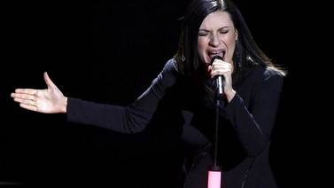 Laura Pausini sufre tremendo susto, hombre dispara arma de fuego en uno de sus conciertos