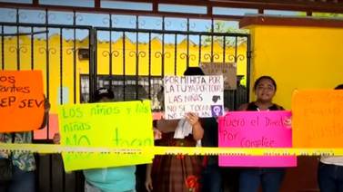 Padres de familia exigen justicia en caso de profesor de secundaria que acosaba a sus alumnas en Veracruz
