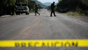 Mueren tres servidores públicos en accidente carretero en Guerrero