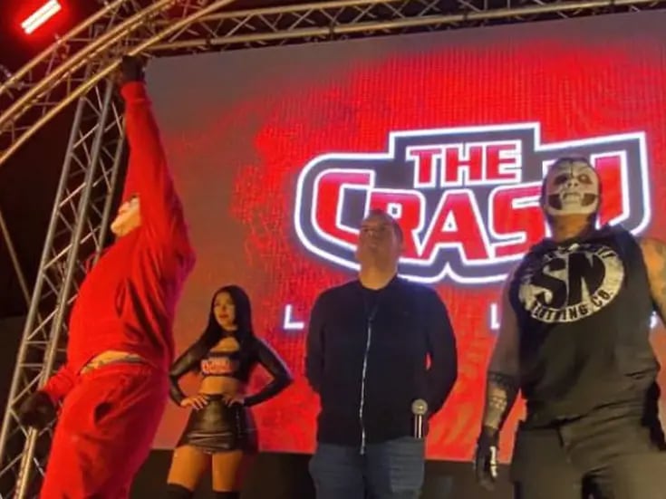 Luchadores y director de la AAA aparecen en función de The Crash