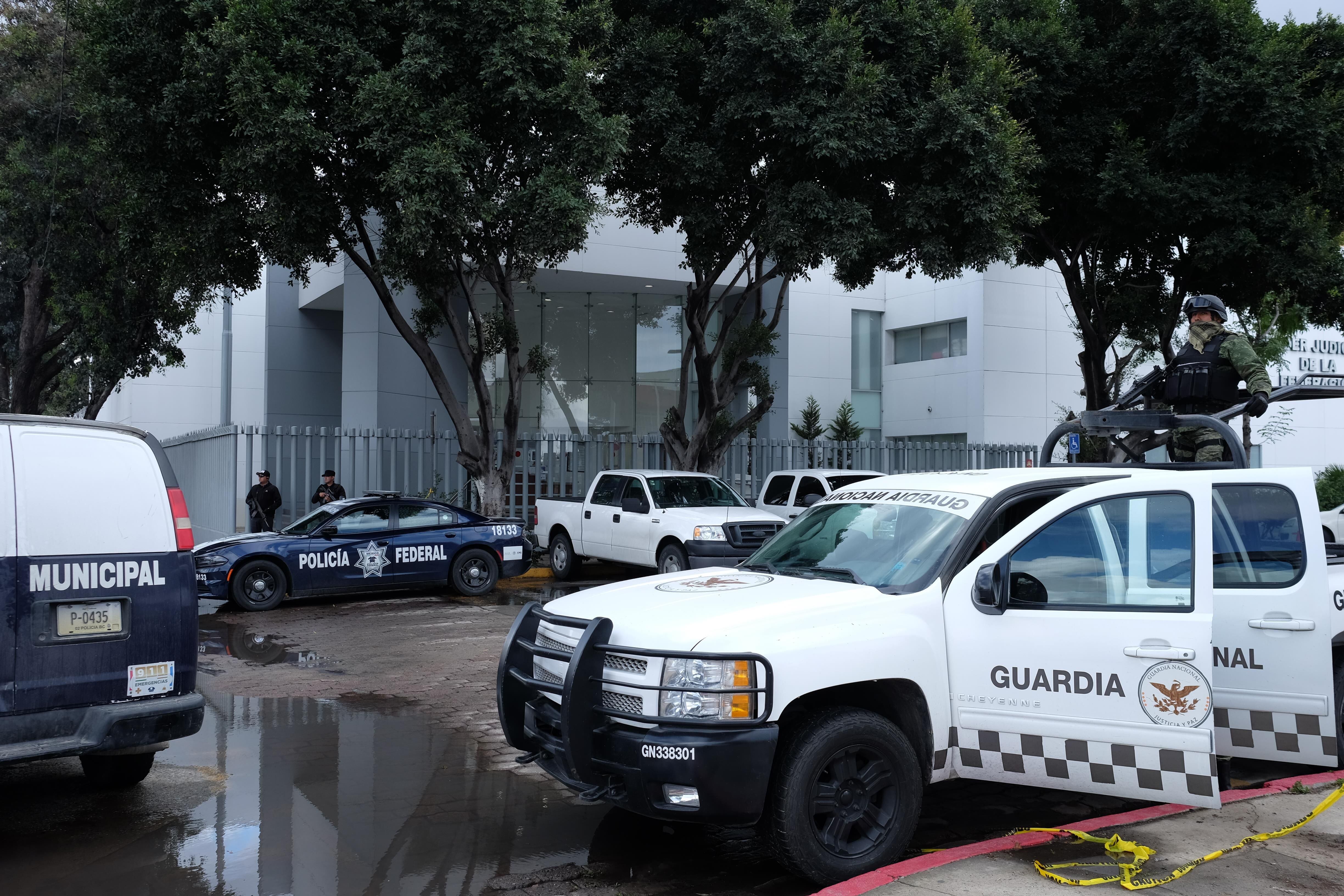Pablo Hurtado. El Chapito Leal declaró hoy en Juzgados Federales de Tijuana, luego será trasladado a la Ciudad de México. Antes de llegar a Juzgados se encontraba resguardado en la Fiscalía General de la República (FGR).