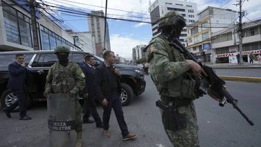 Van 329 detenidos y 5 abatidos en Ecuador tras serie de ataques