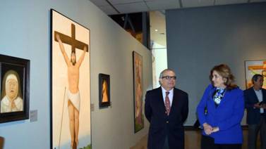 Embajadora de Colombia recorre exposición de Botero en Cecut