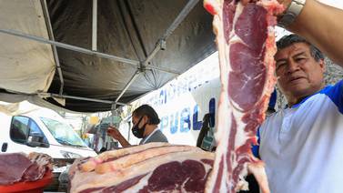 Mexicanos consumen más carnes rojas que frijoles y maíz, afirman expertos