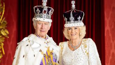 Revelan fotografías oficiales de la coronación del Rey Carlos III y la Reina Camilla