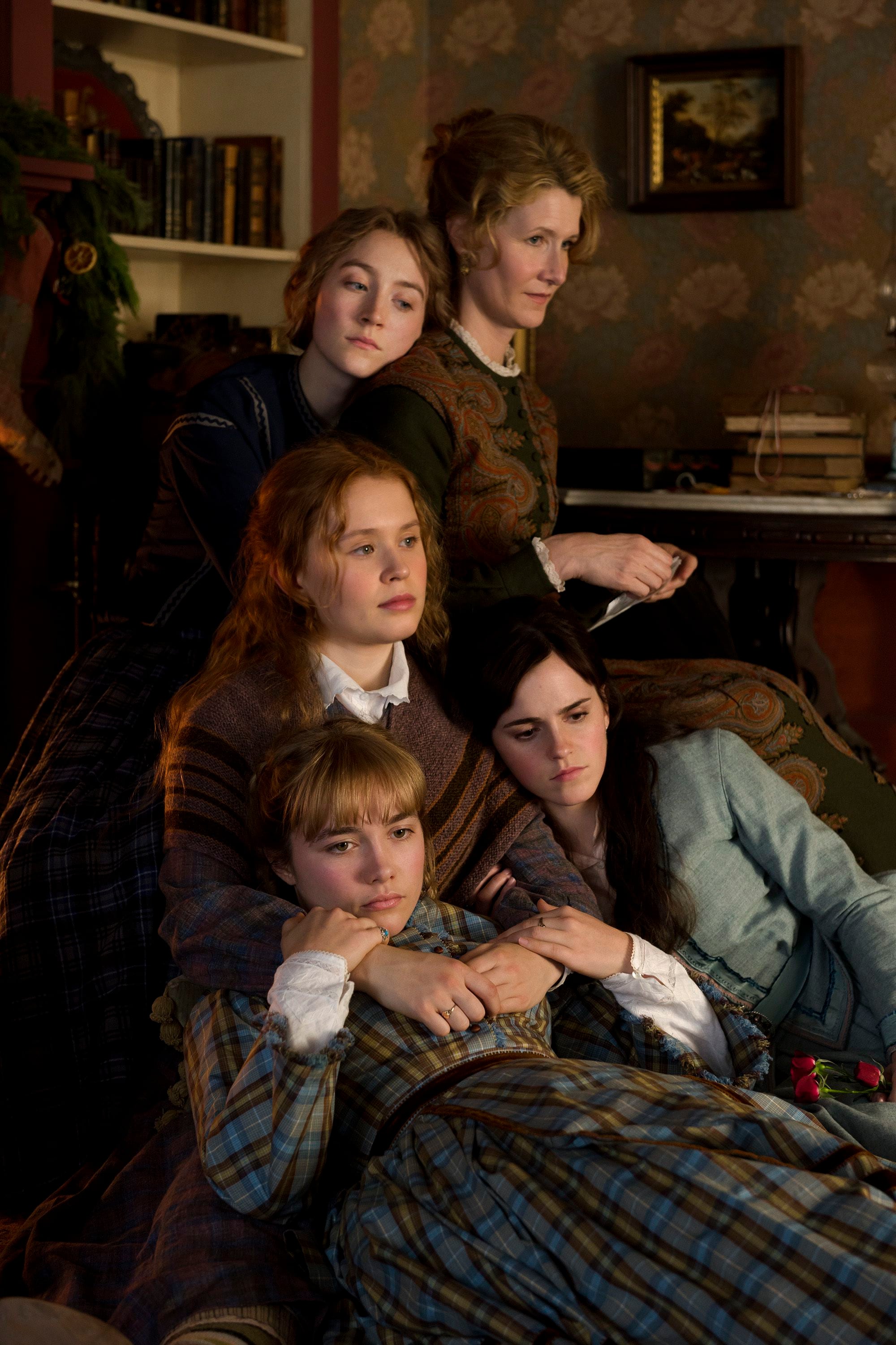 Saoirse Ronan, Laura Dern, Emma Watson, Florence Pugh y Eliza Scanlen en "Little Women" (“Mujercitas”) de Greta Gerwig. (Wilson Webb/Sony Pictures via AP)