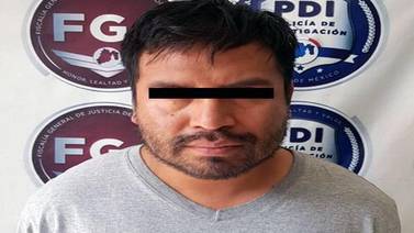 Policía secuestra automovilista en Tultitlán y acaba detenido