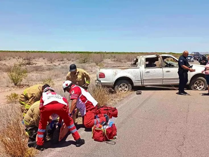 Mujer pierde la vida al volcar pick up en la Costa de Hermosillo