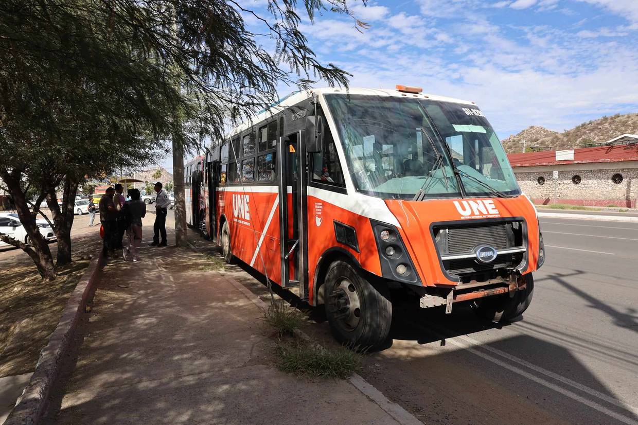 Choque entre dos camiones urbanos deja a 15 personas lesionadas en Hermosillo