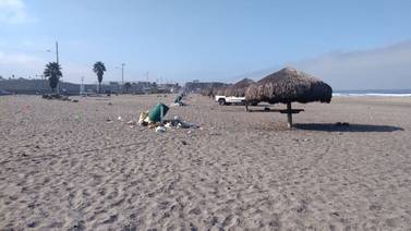 Levantan más de 100 toneladas de basura en playas municipales