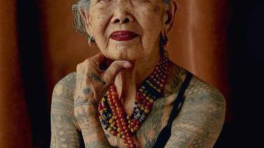 Mujer tatuadora filipina de 106 años posó para Vogue