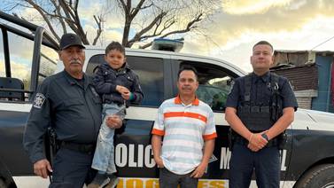 Rescatan policías municipales a niño perdido en Nogales
