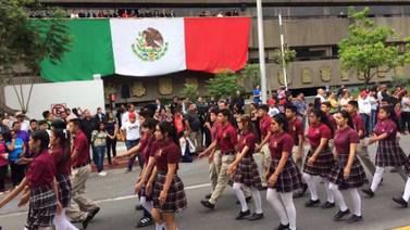 53 contingentes participan en desfile por el Día de la Independencia