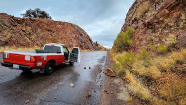 Provocan las lluvias desprendimientos pétreos de cerros en Periférico Oriente, en Nogales