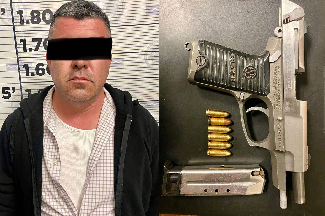 El hombre de 45 años tenía fajada en la cintura una pistola tipo escuadra abastecida con seis cartuchos útiles, calibre .9 milímetros.